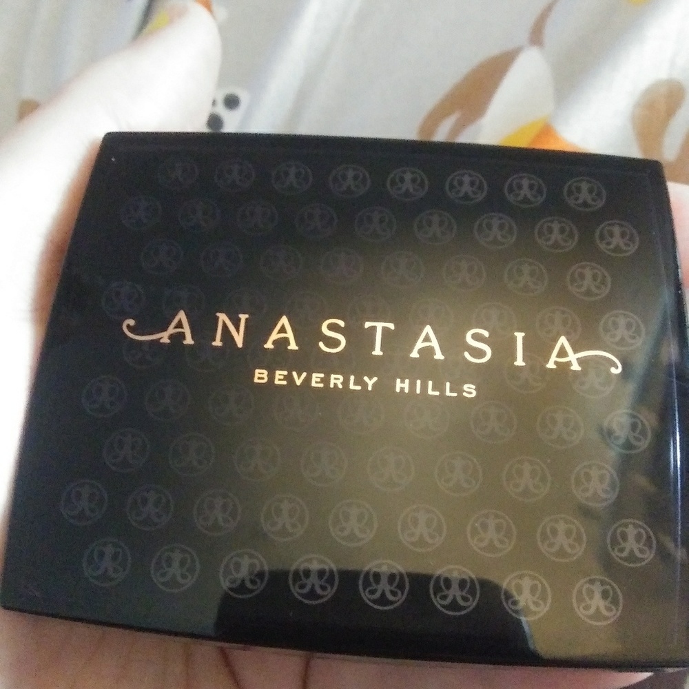 Anastasia blush trio in pool party
